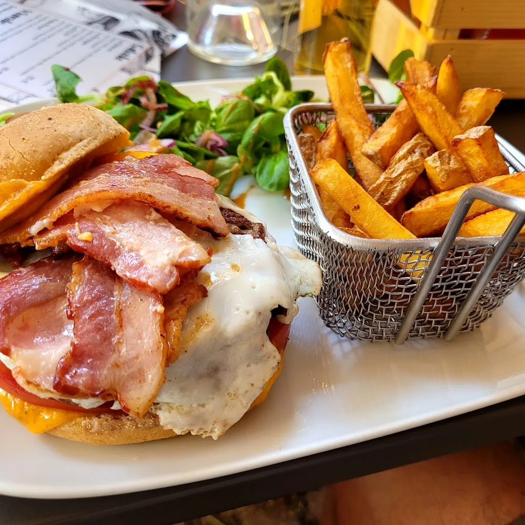 Le Down Hill_Uvernet-Fours_slider_image_2