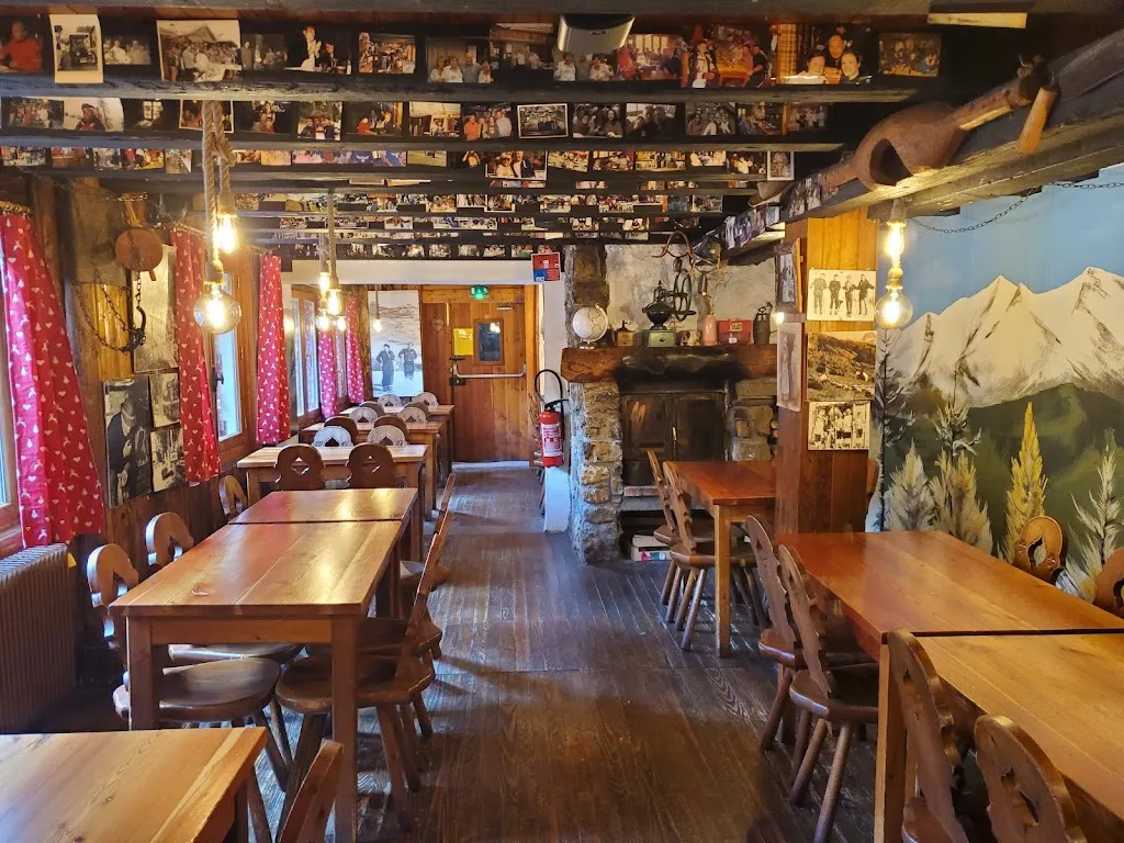 La Cabane à Jo Restaurant d'altitude_Enchastrayes_slider_image_3