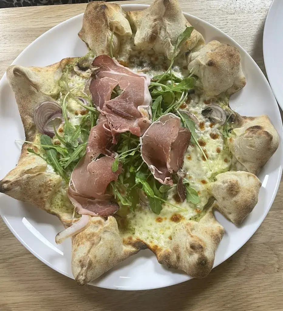 Pizza Casa_Barcelonnette_slider_image_3