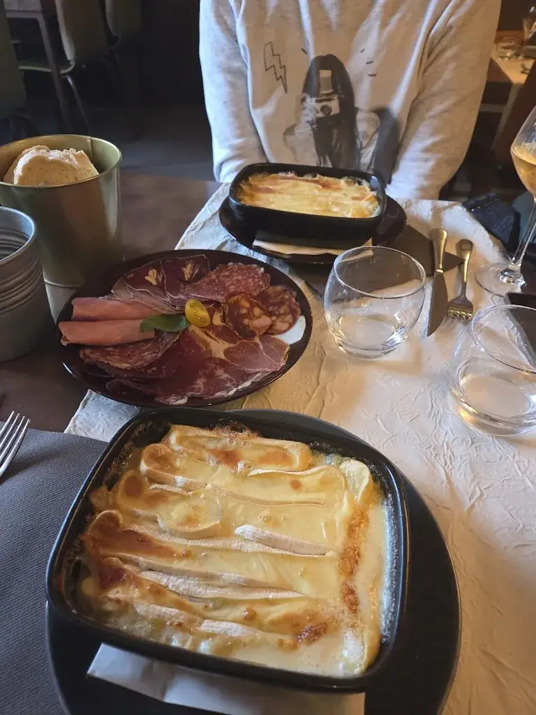 Math Maximin_Edouard's Pub_Uvernet-Fours_review