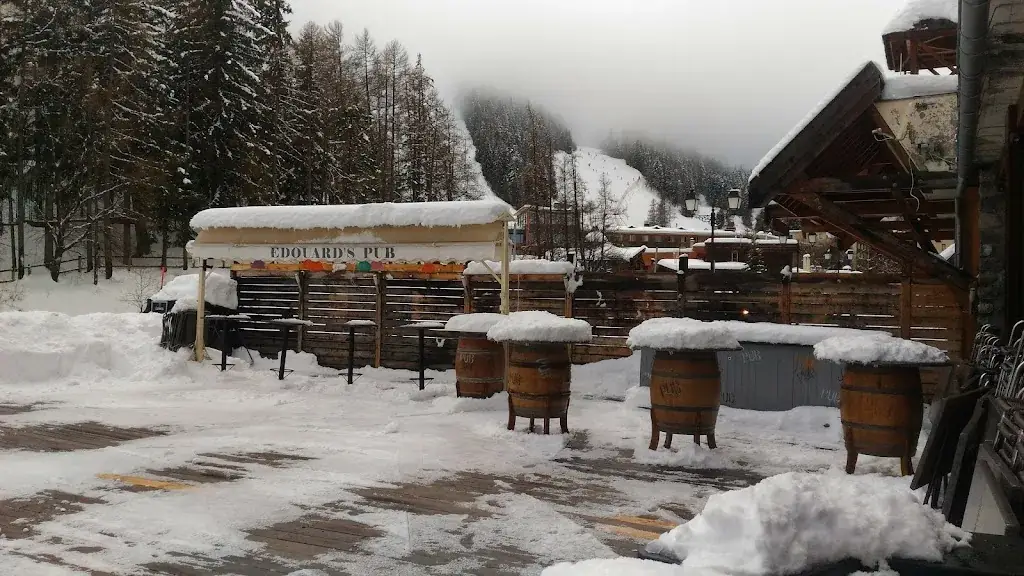 Edouard's Pub_Uvernet-Fours_slider_image_3