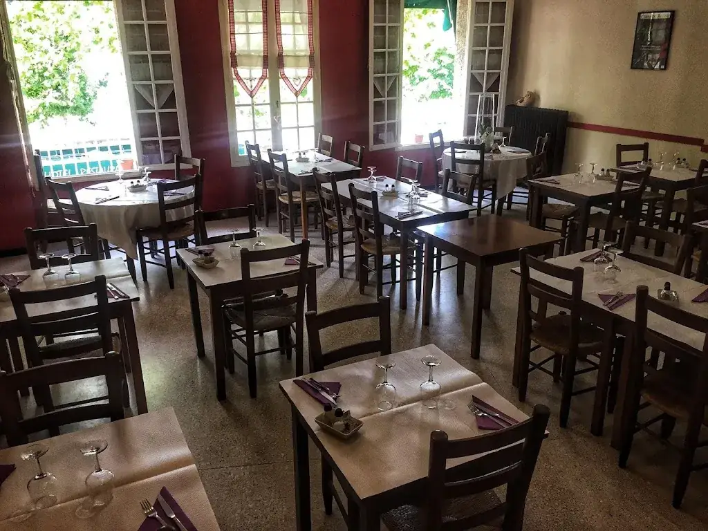 Bar de L'ouveze restaurant in Bédarrides