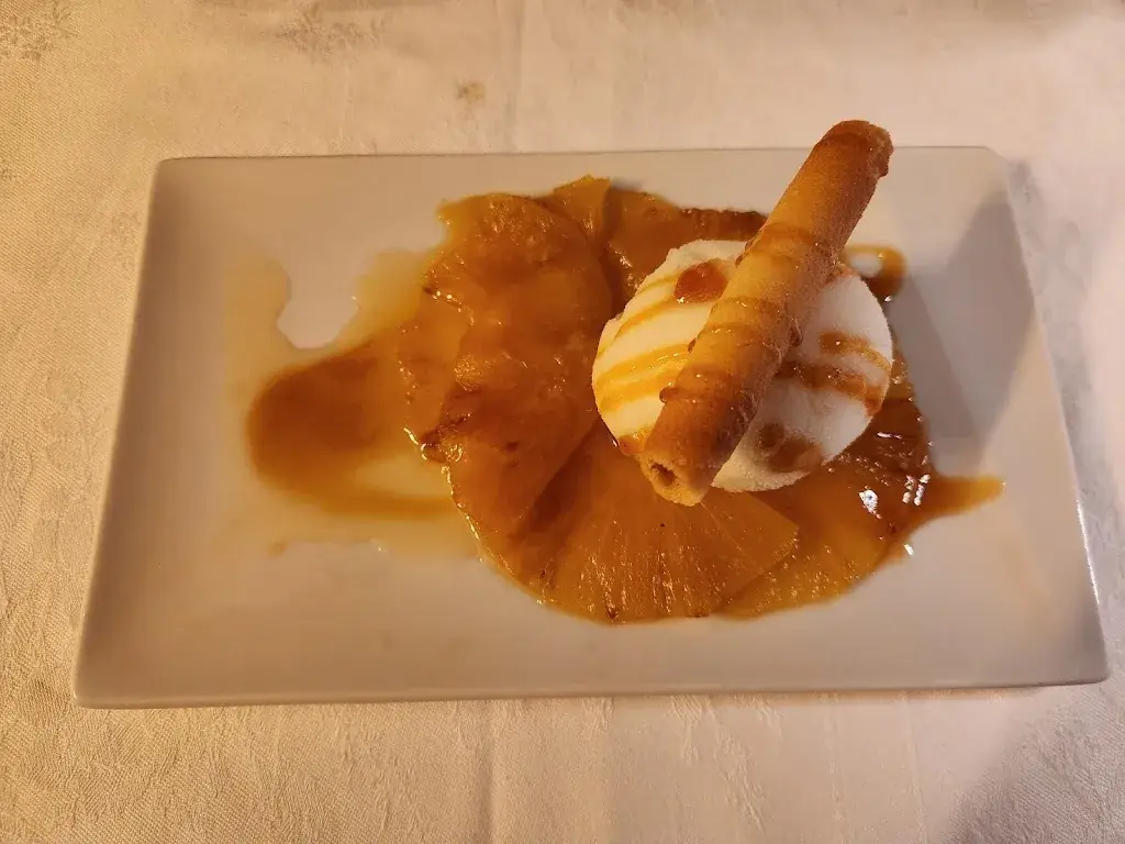 Aavery Mundt_Restaurant a La Coupole_Neuilly-sur-Seine_review