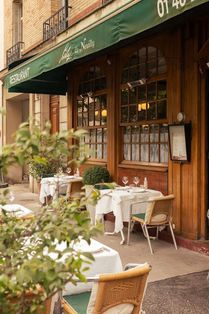 Lily de Neuilly_Neuilly-sur-Seine_slider_image_1