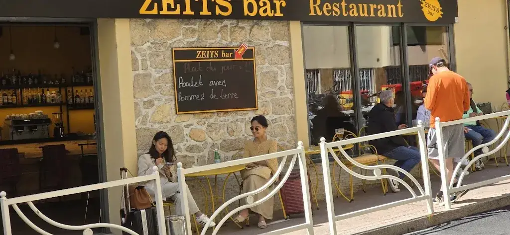 Zeits Bar restaurant in Beausoleil