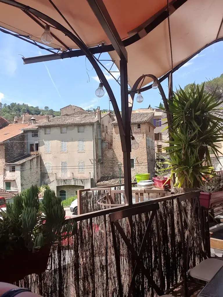 RESTAURANT DES ARCADES restaurant in Belgentier