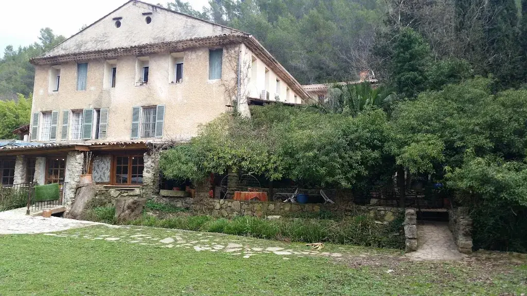 Domaine de la Cerisaie restaurant in Belgentier