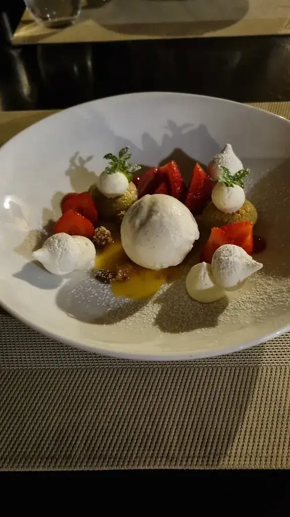 H H_Le Verger des Kouros_Cuers_review