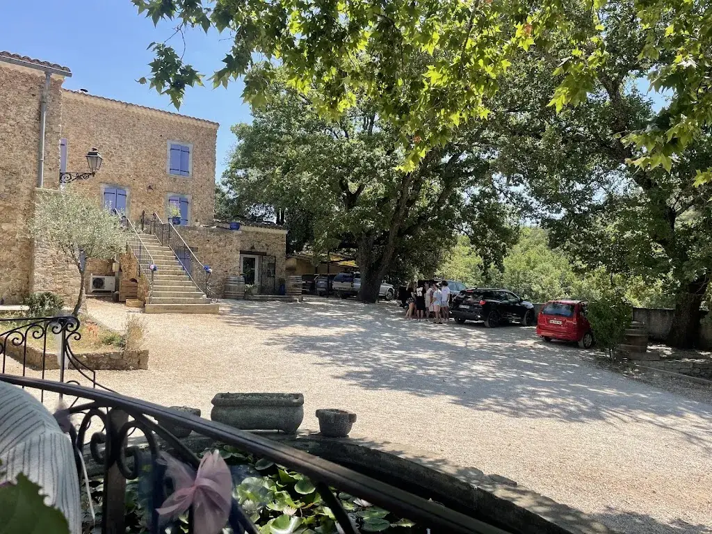 Maaike Warmerdam _La Table du Château_Signes_review