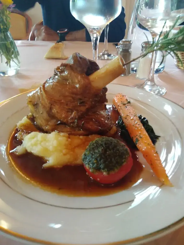 Martine Clavel_LA TABLE HAUTE_Solliès-Toucas_review