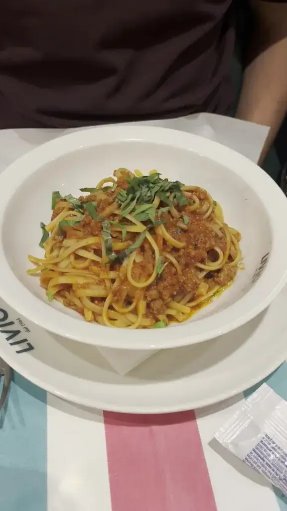 Livio_Neuilly-sur-Seine_slider_image_2