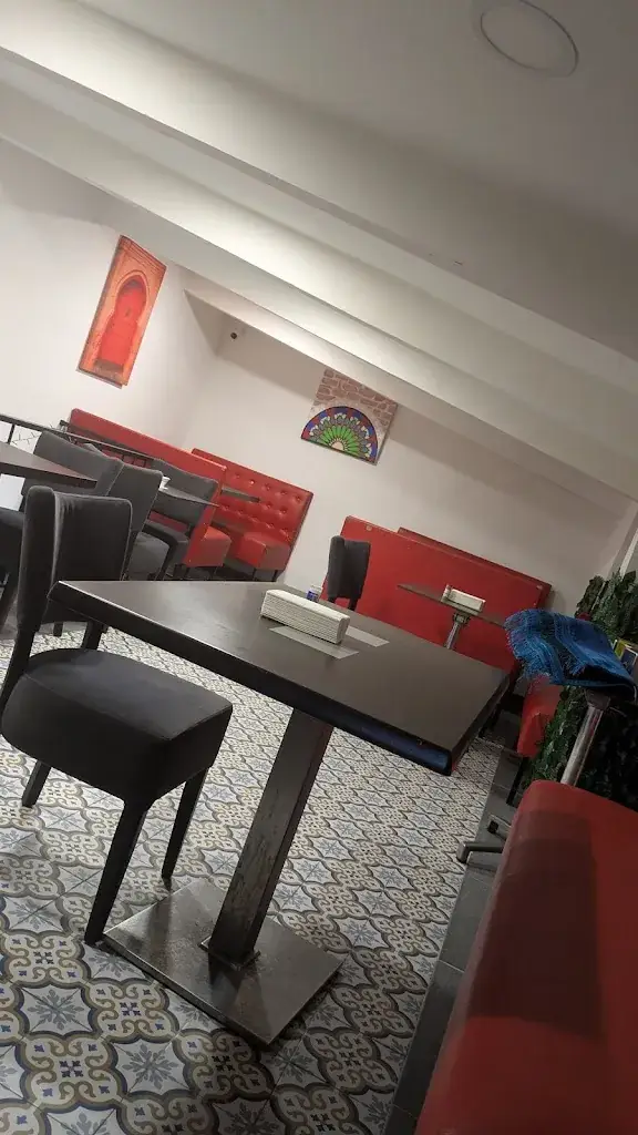 Lize Vernet_YEMEN GRILLADE_Marseille_review