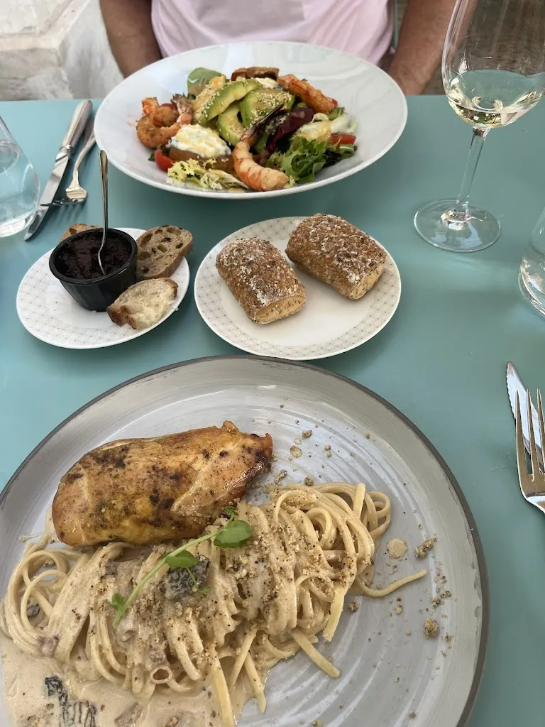 Nicole Flemming_1860 Le Palais_Marseille_review