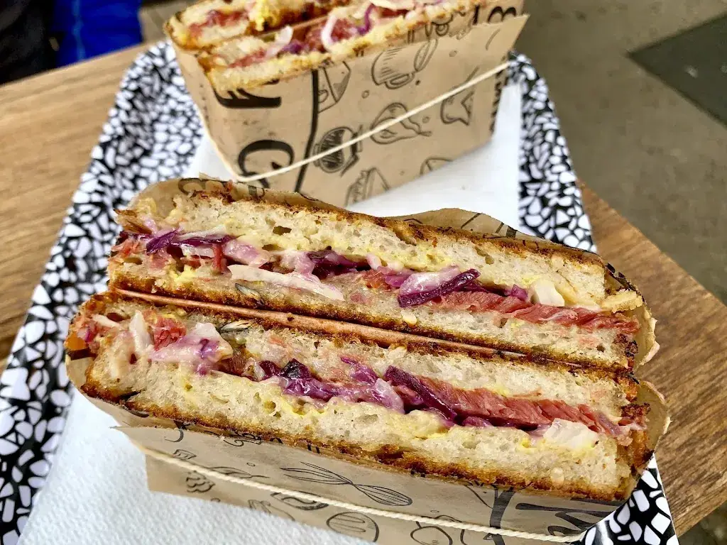 Florence Quinn_Foody Café_Bédoin_review