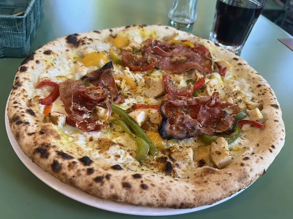 Rene Schipper_Pizzamilia_Bédoin_review