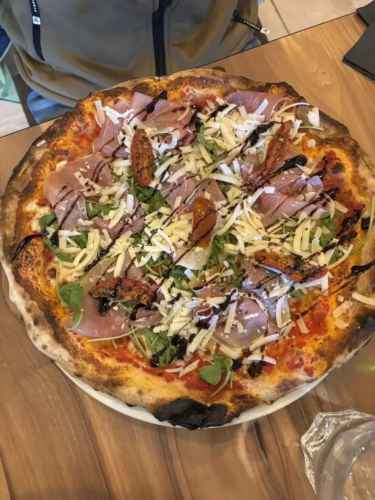 Anja Menzer_Pizzamilia_Bédoin_review