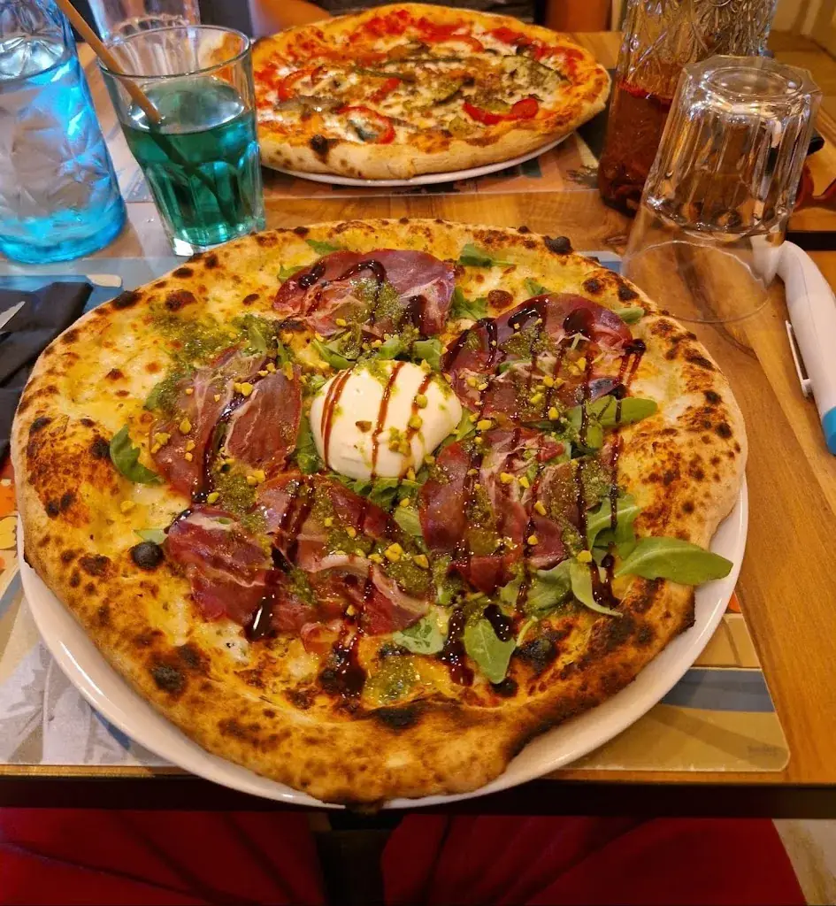 Parichehr Kargaran_Pizzamilia_Bédoin_review