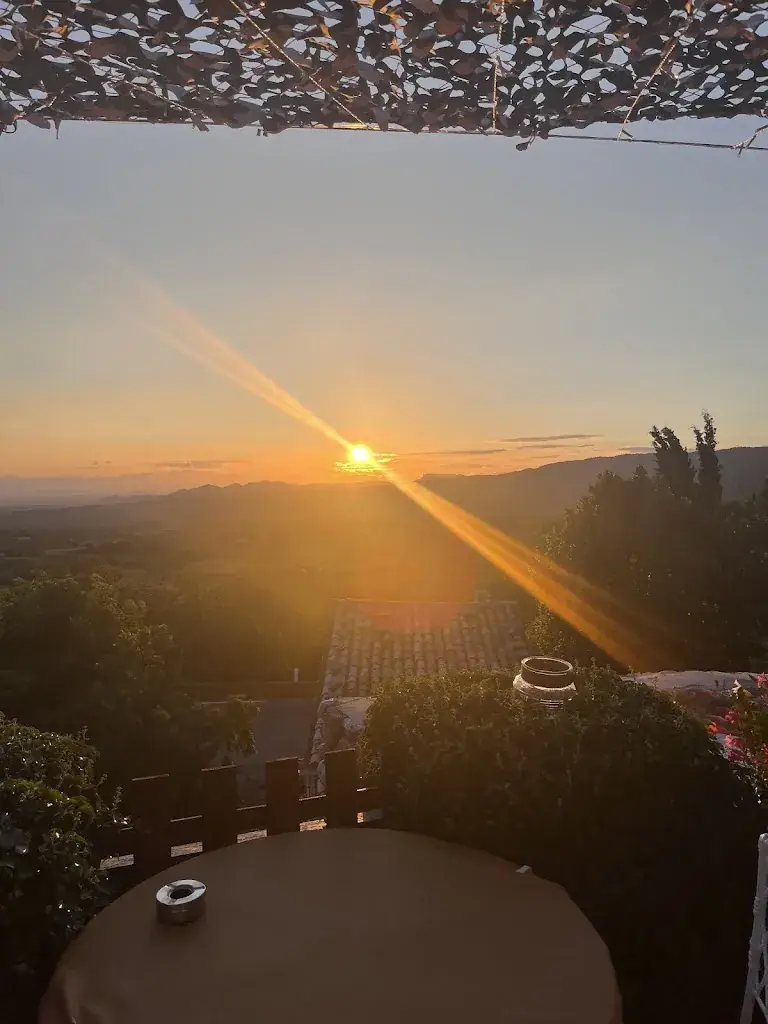 Elliott Van Luchem_Le Virage_Bédoin_review