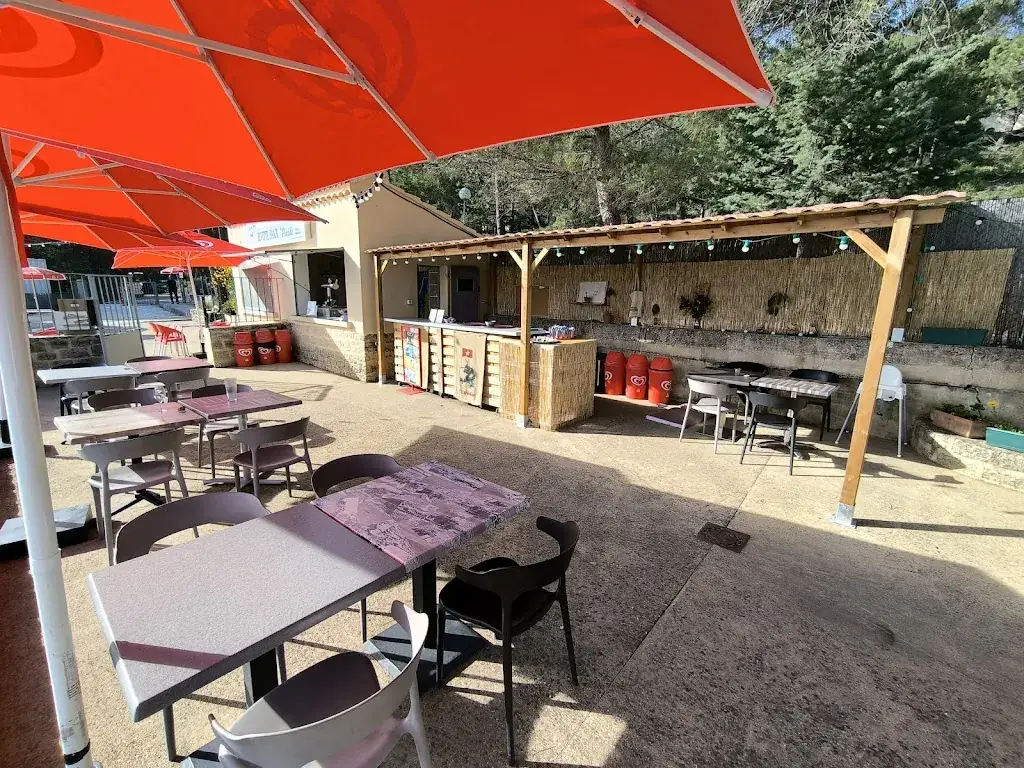 Buvette La Pinède restaurant in Bédoin