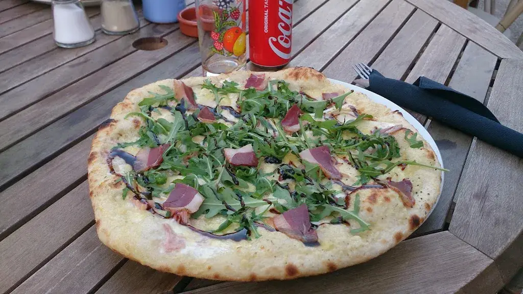 Last Name_Favolsa Pizza_Bédoin_review