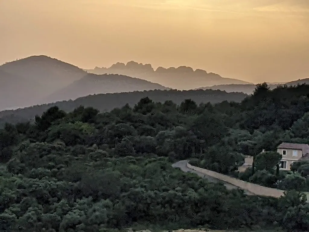 simoninpalma_Le Saint Romain, bar, restaurant et gite d'étapes_Crillon-le-Brave_recensione