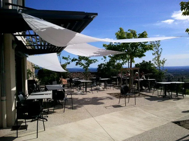Le Saint Romain, bar, restaurant et gite d'étapes restaurante en Crillon-le-Brave