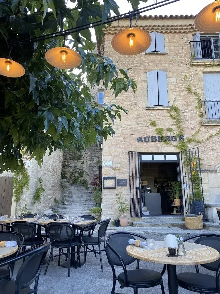 CLOVIS & BASINA | Restaurant à Crillon Le Brave_Crillon-le-Brave_slider_image_2