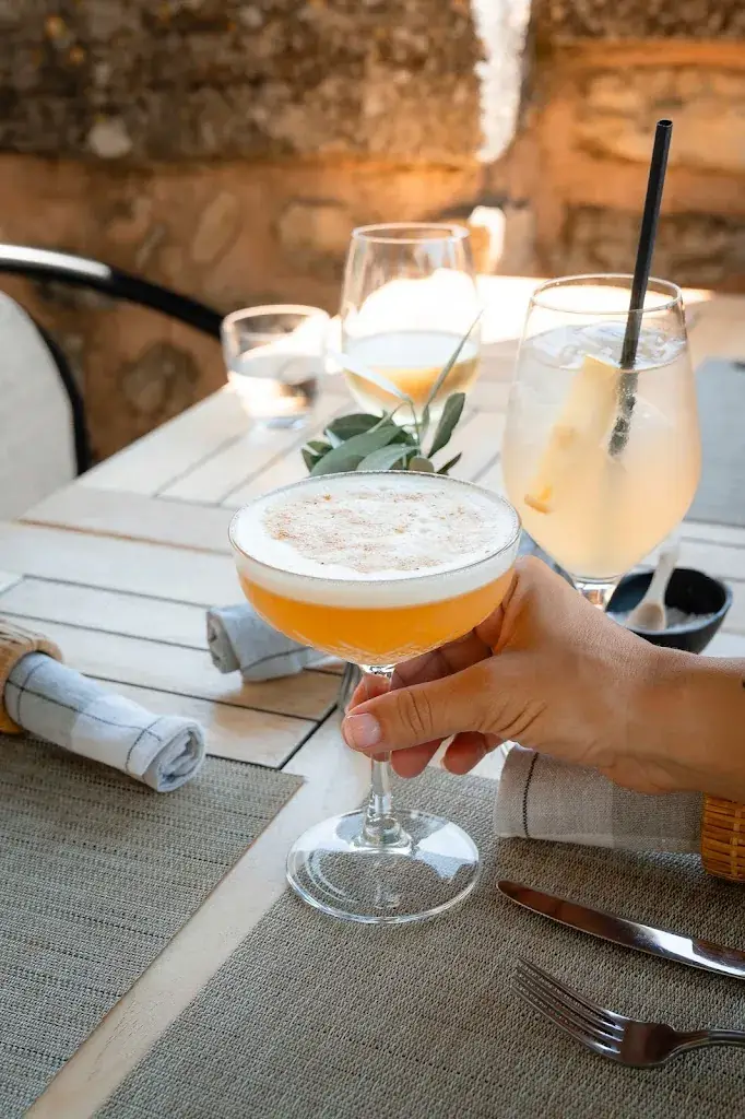 CLOVIS & BASINA | Restaurant à Crillon Le Brave_Crillon-le-Brave_slider_image_3