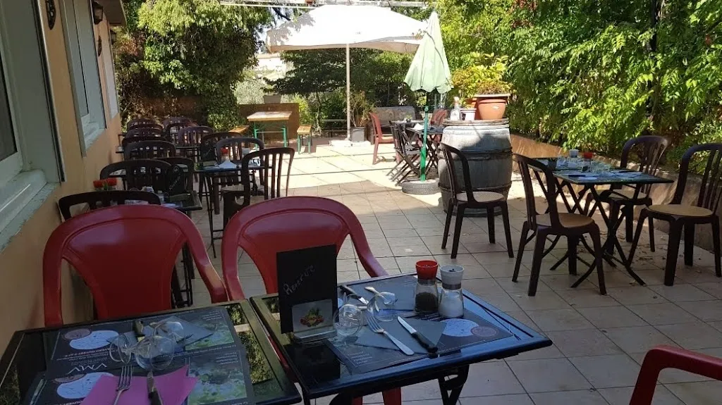 Bar. Restaurant du Mont Ventoux restaurant in Flassan