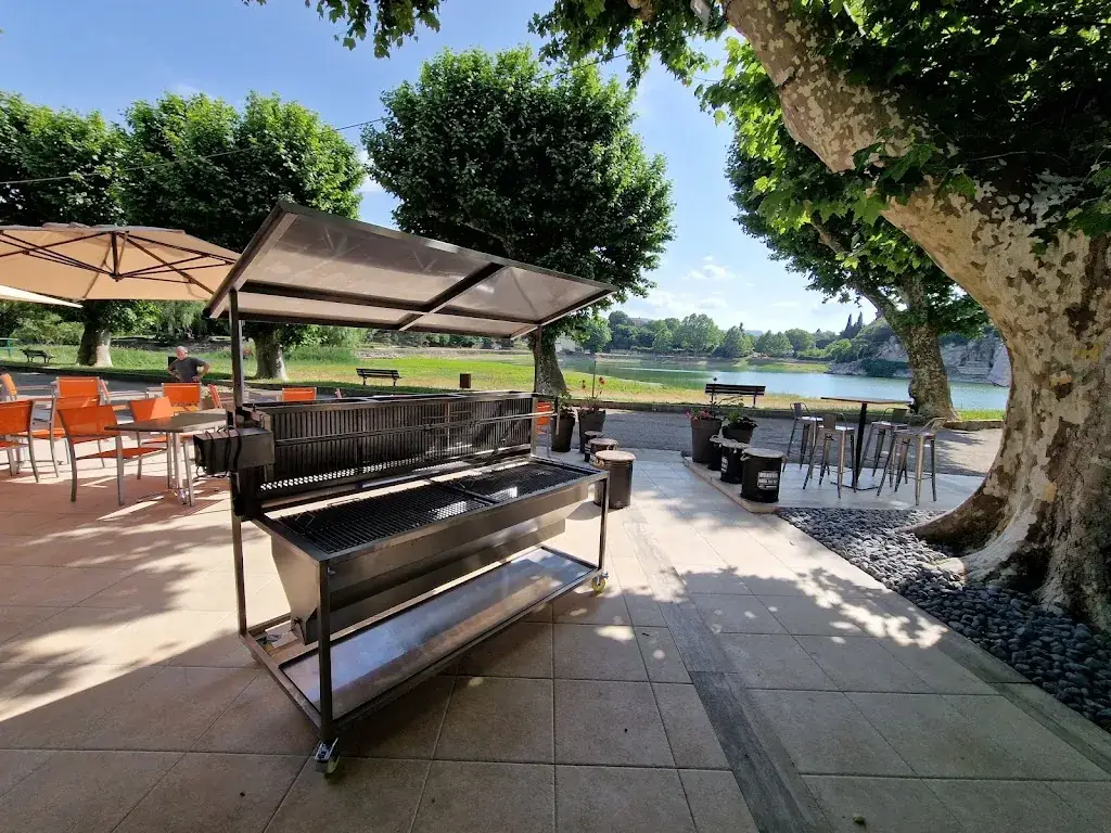 La Grillade du Lac_Besse-sur-Issole_slider_image_1