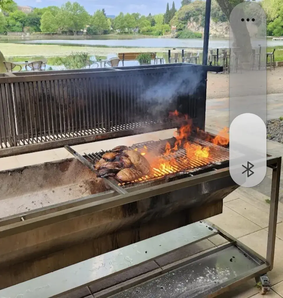 La Grillade du Lac_Besse-sur-Issole_slider_image_3