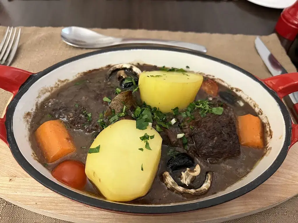 vsevolod pavlovsky_Le Belvédère Restaurant et Chambre d’hôtes à Flassans-sur-Issole_Flassans-sur-Issole_review