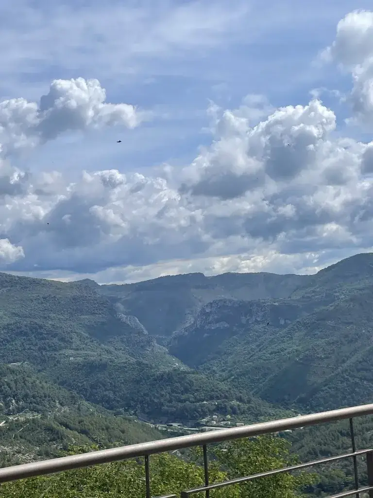 clara iriarte garriga_Hôtel Beauséjour Logis de France_Berre-les-Alpes_recensione