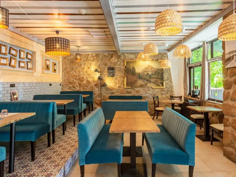 Hôtel Beauséjour Logis de France restaurant in Berre-les-Alpes