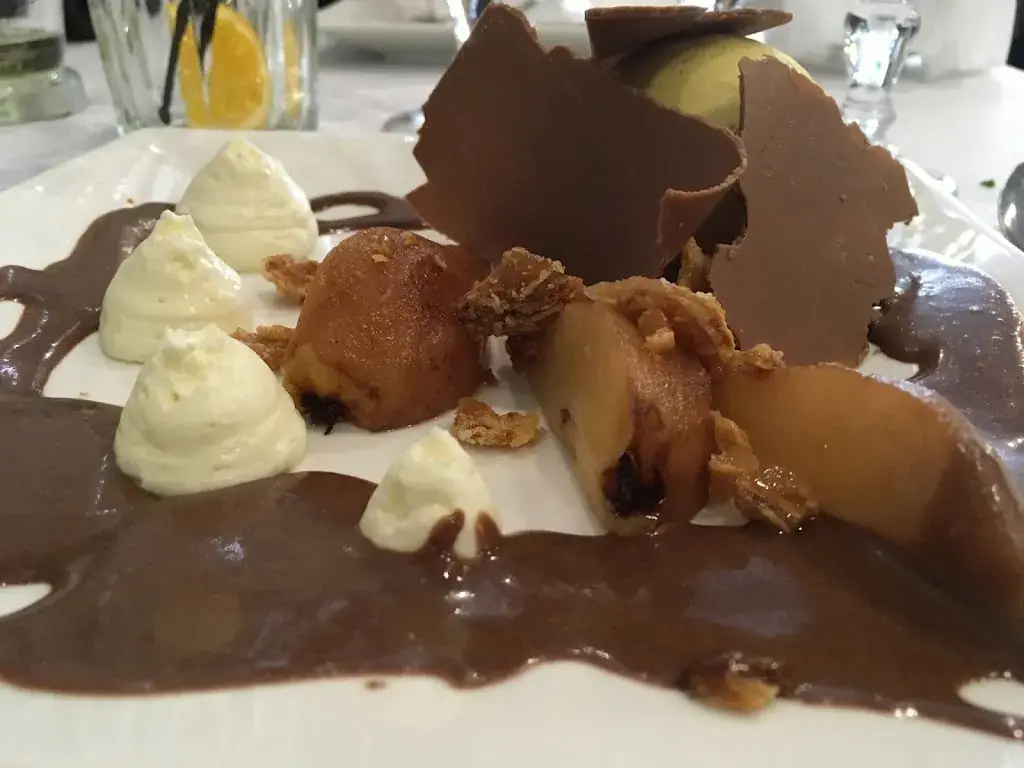 Chez Regine_Contes_slider_image_3