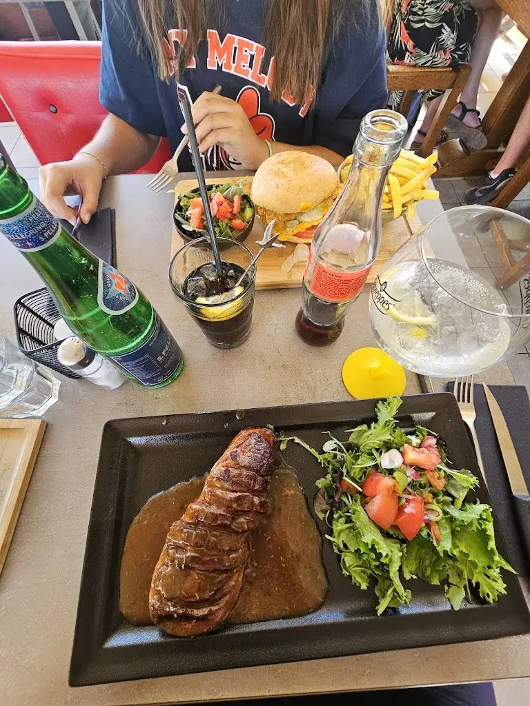 amelie manera_Le Select._Contes_review