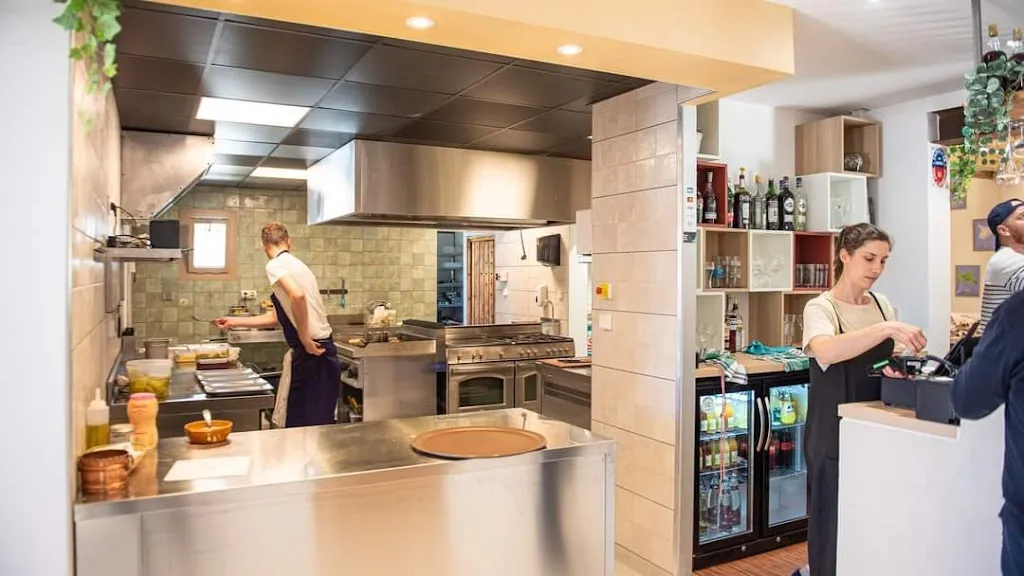 SARL ZOU MAI restaurant in Bollène