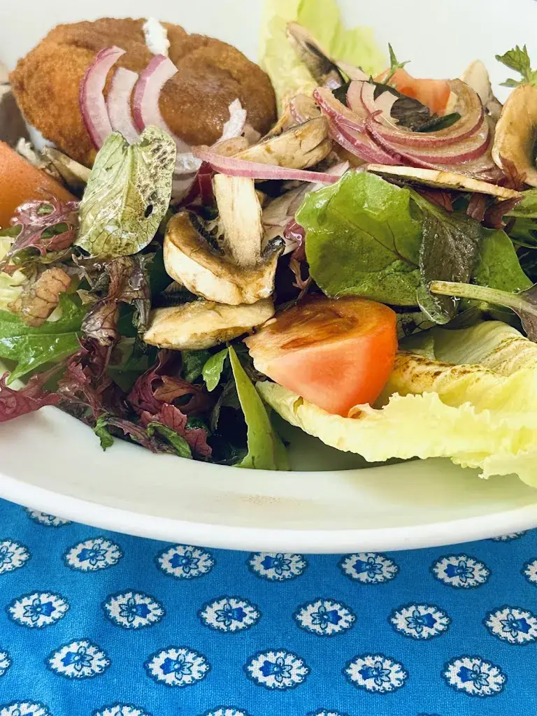 Kate Delahoussaye_Le Piccolo_Biot_review