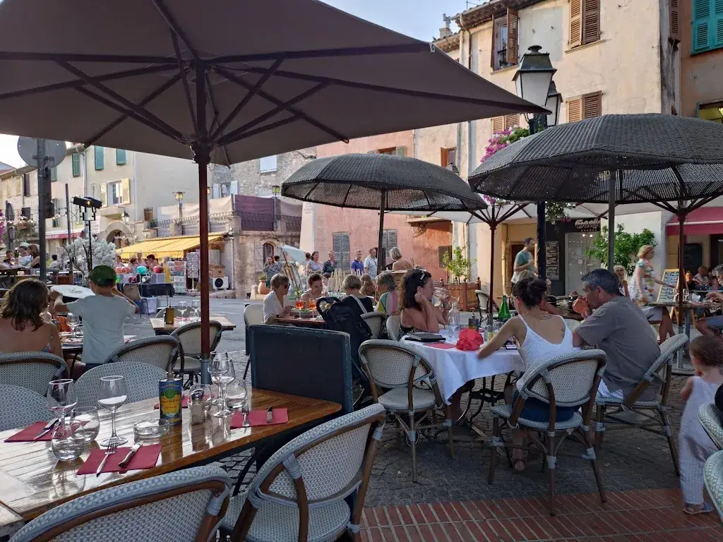 Le Piccolo ristorante a Biot