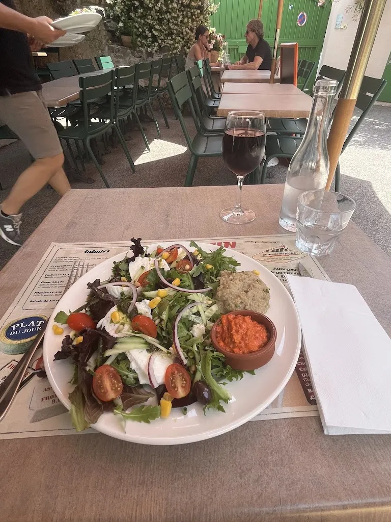 Julia Bates_Café Brun_Biot_review