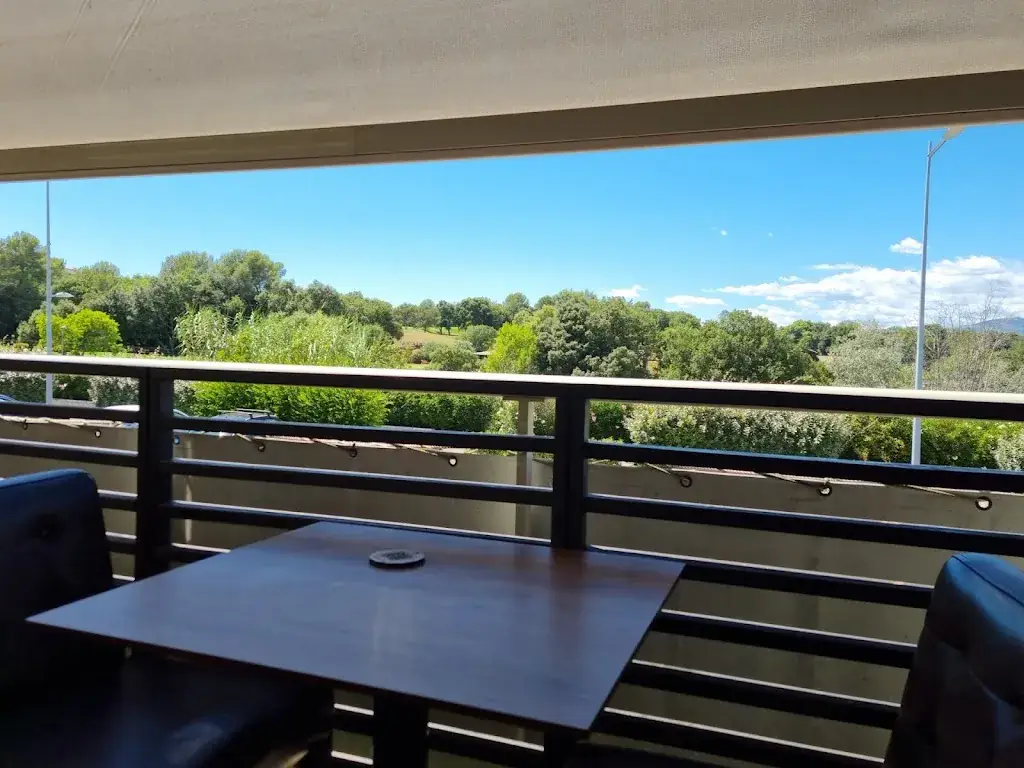 The Green King_Biot_slider_image_3