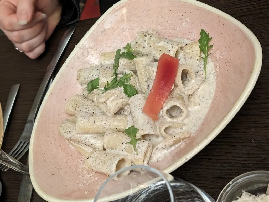 Nicholas Jallan_Moza_Neuville-sur-Saône_review