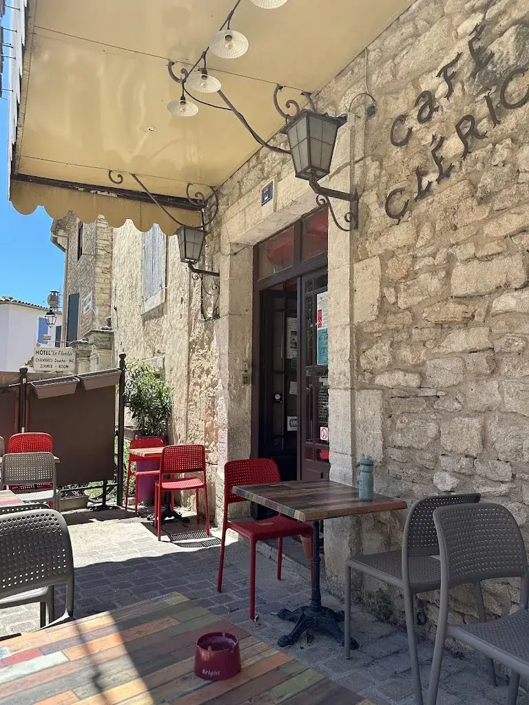 Taylor Perkins_Café Clérici_Bonnieux_review