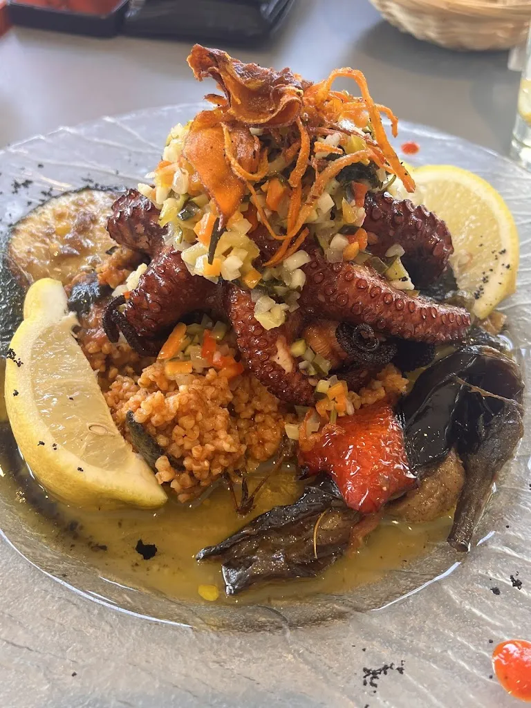 charbel saghbini_LE CAVEAU_Neuville-sur-Saône_recensione