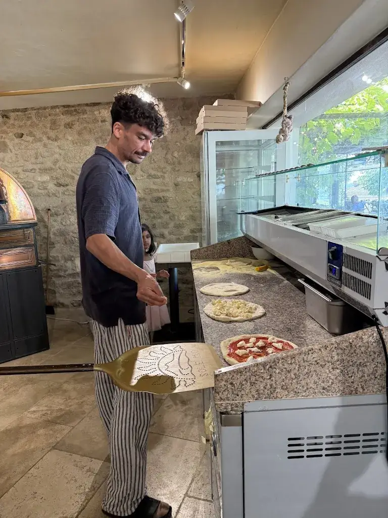 farah khan_Nou Restaurant Pizzeria_Bonnieux_review