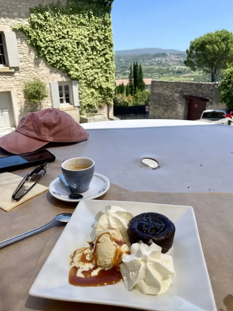 Hanna May_Restaurant pizzeria Le Sade_Lacoste_review