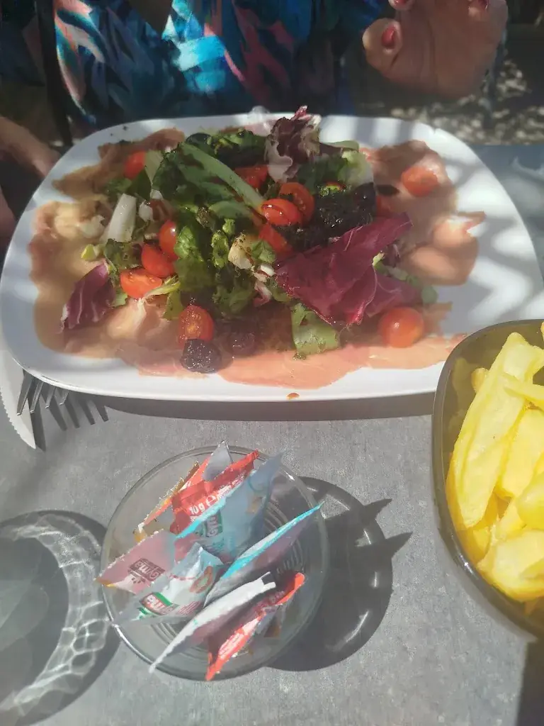 Marie France Dumas_Restaurant le cabanon_Marseille_review