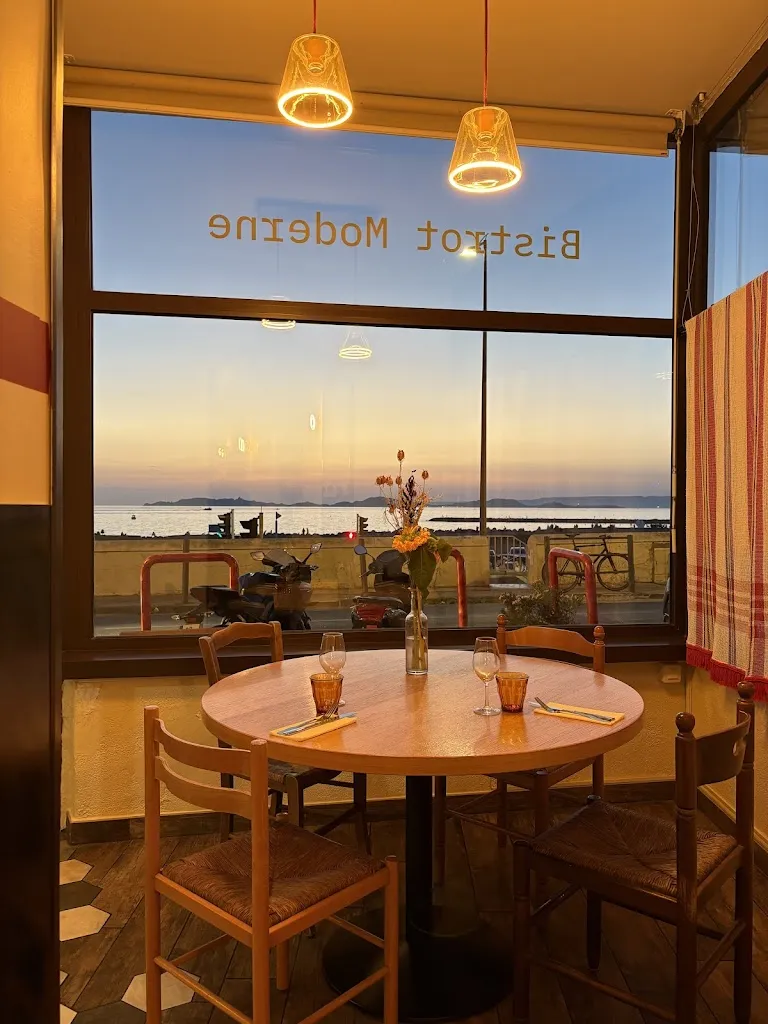 Rouge_Marseille_slider_image_3