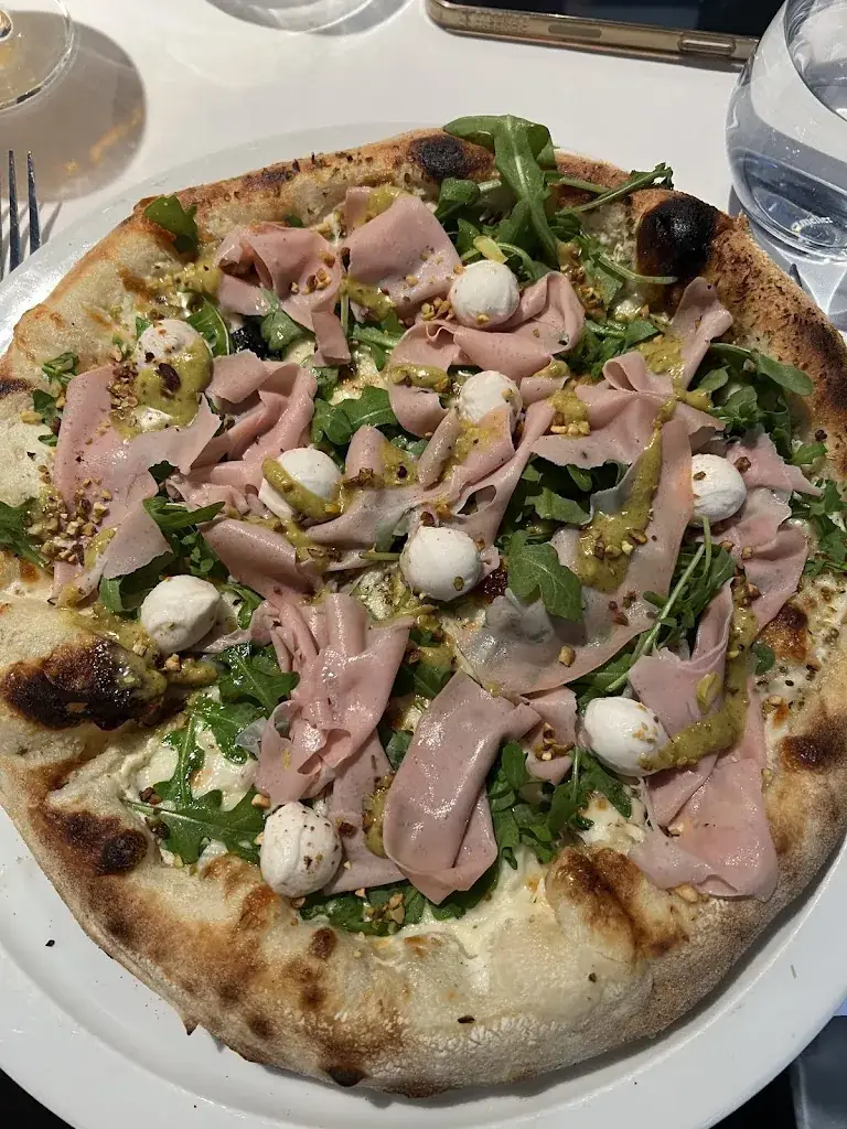 Tova Eskridge_Les trottoirs marseillais_Marseille_review