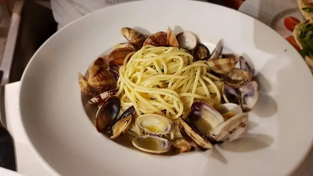 Mo Hansen_La Serenata_Marseille_review